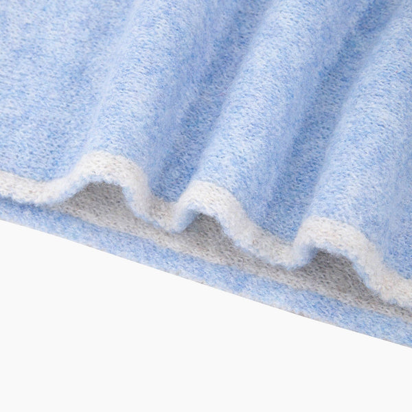 Contrast Trim Triangle Heavyweight Scarf in Light Blue/Cream